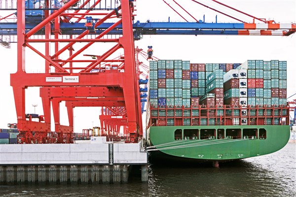 Egeli ihracatçılardan enflasyon ve büyüme uyarısı