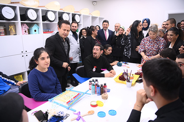 Tuzla’nın engelleri aşan merkezi, aile sıcaklığında açıldı