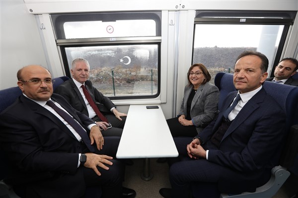 Başkan Şahin: “Raybüs 200 bin kişinin 2 milyona ulaşmasını sağlıyor”