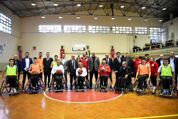 Bornova’da engelliler günü için farkındalık maçı