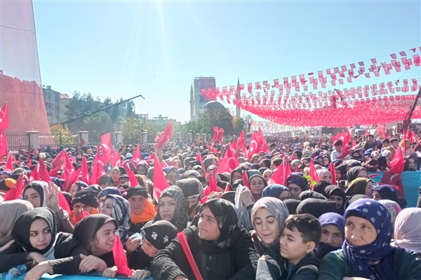 Şanlıurfa'da miting alanı dolmaya başladı