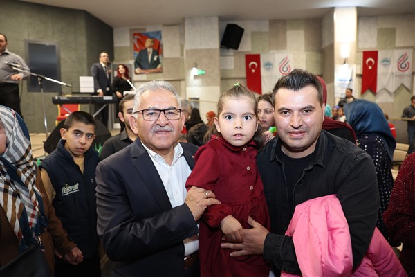 Başkan Büyükkılıç, Engelli Yaşam Merkezi'nde vatandaşlarla buluştu