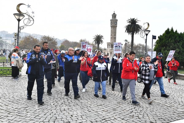 İzmir'de zabıta ekiplerinden farkındalık etkinliği