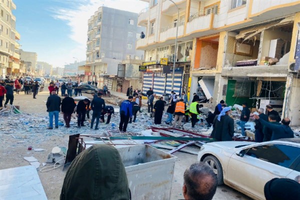 Akçakale'de bir binada patlama meydana geldi