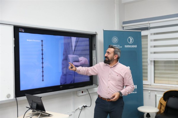 Çetin, Diyarbakır’da 'E-Ticaret ve Sosyal Medya Eğitimi' verdi