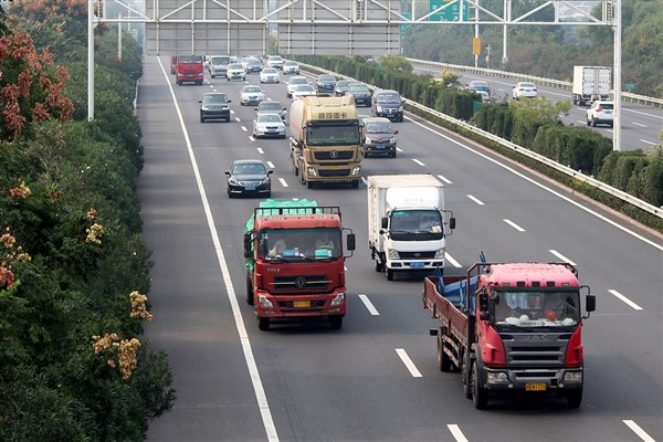 Çin’de otoyol kamyon trafik hacmi yüzde 16,38 arttı