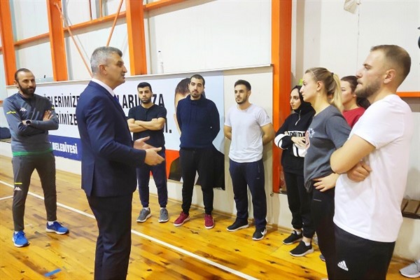 Gölcük Belediyesi gençleri POMEM sınavına ücretsiz hazırlıyor