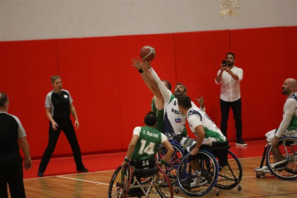 Bursa Büyükşehir Tekerlekli Sandalye Basketbol Takımı, nağmalup ilerliyor