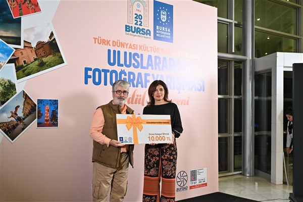 Bursa'da iz bırakan fotoğrafçılara ödülleri verildi