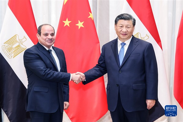 Xi: "El ele vererek Çin-Mısır kader ortaklığı inşası hedefine ilerleyeceğiz"