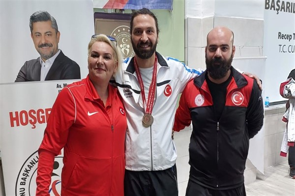 Sporcu Çakmak: "Olimpiyatlarda ülkemi temsil etmek için çalışacağım"