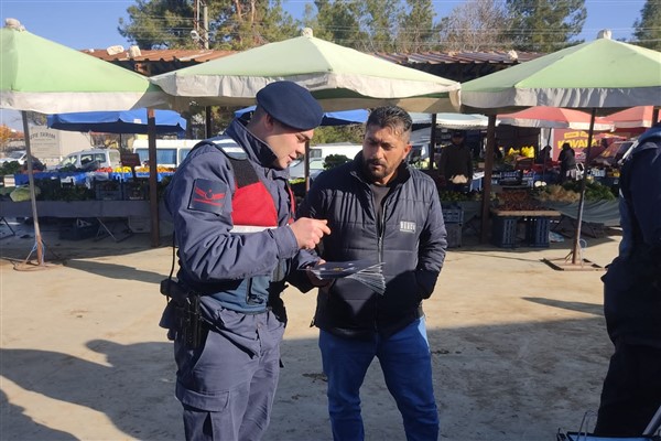 Afyonkarahisar'da vatandaşlar kadına şiddet konusunda bilgilendirildi