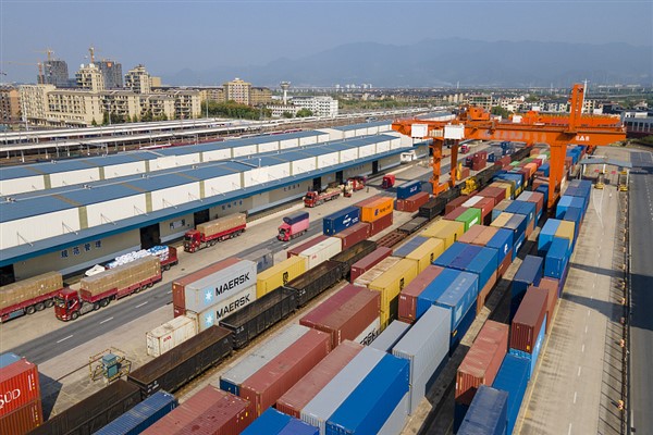 Çin’de demir yoluyla yük taşımacılığında artış