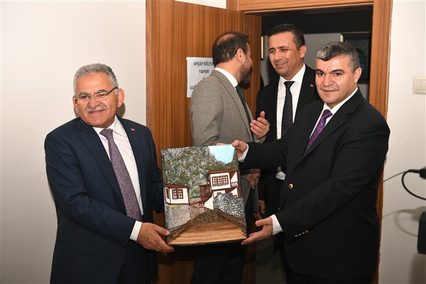 Başkan Büyükkılıç, KAYMEK Göz Nuru Tesisleri’nde kursiyerlerle buluştu