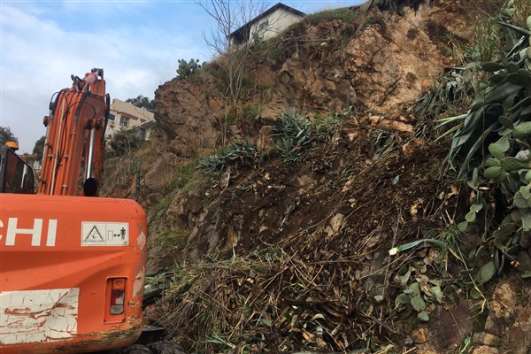 İzmir Büyükşehir Belediyesi ekipleri Altınyol’da çalışmalarını sürdürüyor