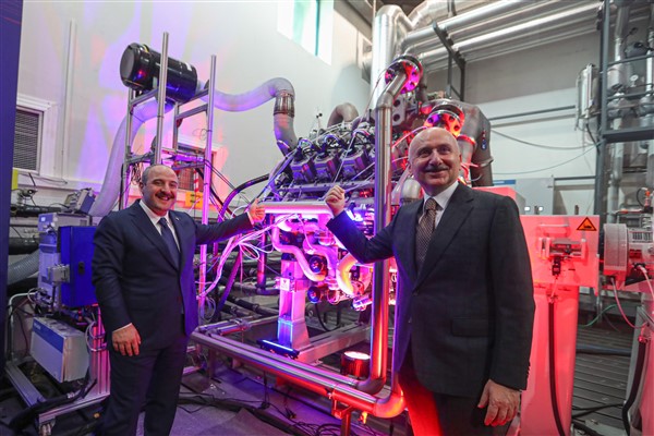 Bakan Varank: "Türkiye’nin fikri ve sınai mülkiyet haklarına sahip ilk lokomotif motoru"