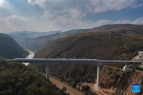 ASEAN’la ticareti artıracak yeni yüksek hızlı demir yolu hizmete girdi