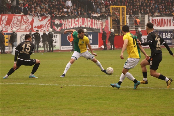 Batman Petrolspor - Şanlıurfaspor maçı çıkan olaylardan tatil edildi