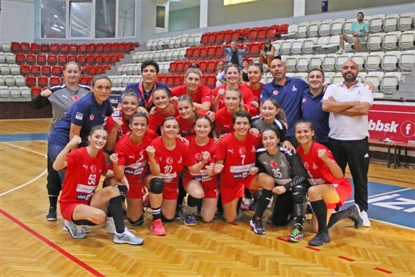 EHF Avrupa Kadınlar Hentbol Kupası'nda İzmir Büyükşehir Belediyesi Portekiz'le eşleşti