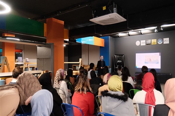 Konya'da “Kültür Endüstrileri Paneli” düzenlendi