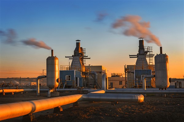 Xinjiang'da ham petrol ve doğal gaz üretimi tarihi rekor kırdı