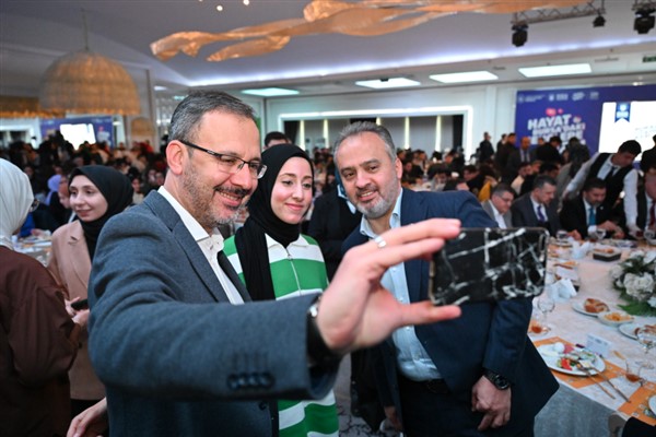 Bakan Kasapoğlu ve Başkan Aktaş gençlerle buluştu