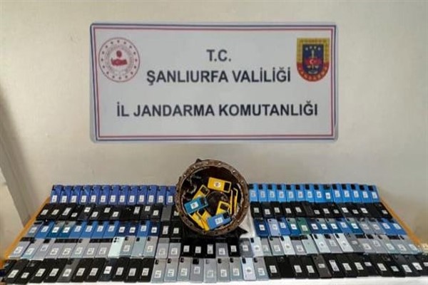 Şanlıurfa'da kaçak cep telefonu operasyonu