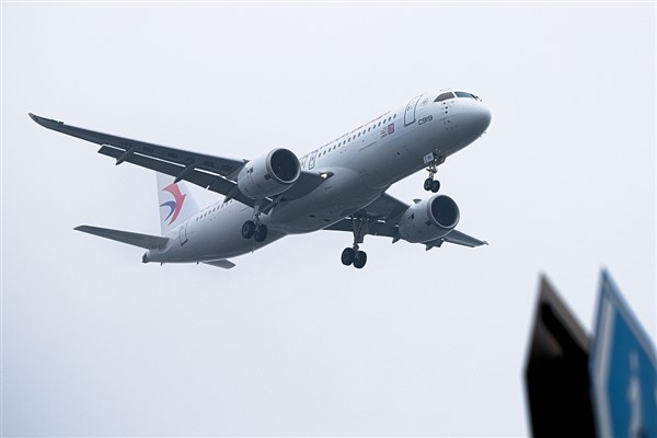 Çin'in C919 uçağı ilk kez 100 saatlik doğrulama uçuşu yapacak