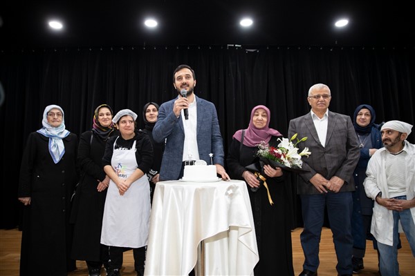 Başkan Özdemir’e doğum günü sürprizi