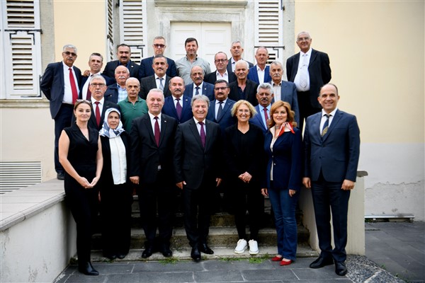 Bornova’da 'Muhtarlar Günü' kutlandı