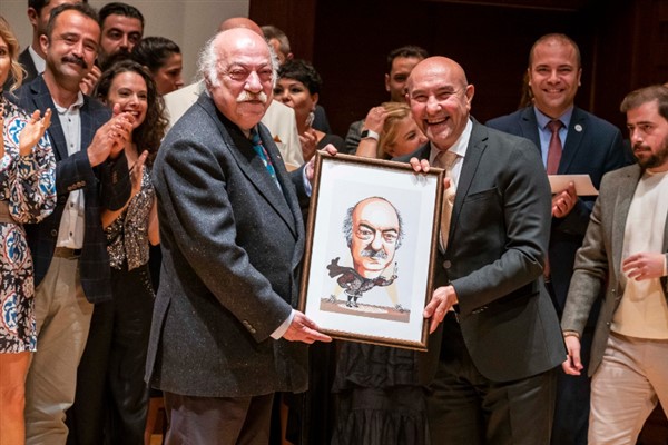 Başkan Soyer: "Tiyatronun özgürce yapıldığı bir memleket kurulacak"