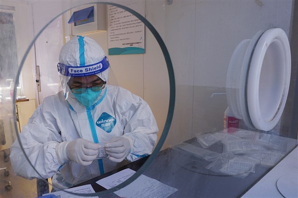 Çin, COVID-19'un önem seviyesini indirdi