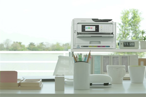 Epson’dan ofisin hızlı ve tasarruflu ikilisi