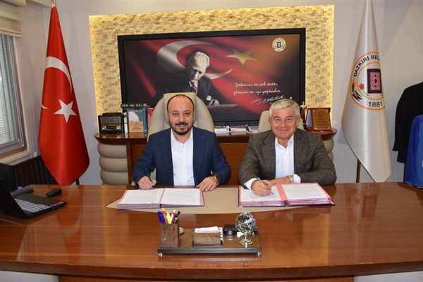 Başkan Taylan, Kaynak Tekstilin Yönetim Kurulu Başkanı Kaynak'ı misafir etti