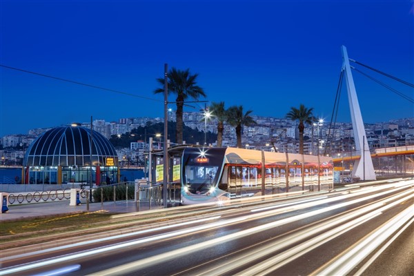 İzmir Büyükşehir Belediyesi, yılbaşı gecesine hazır