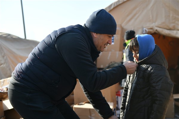Esenyurt'ta toplanan yardımlar depremzedelere ulaştırılıyor