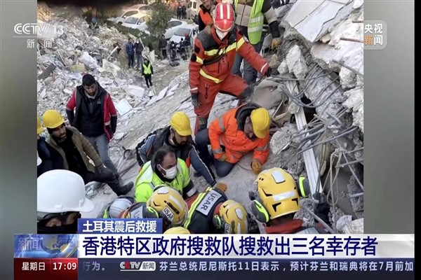 Hong Kong'dan giden kurtarma ekibi üç kişi kurtardı