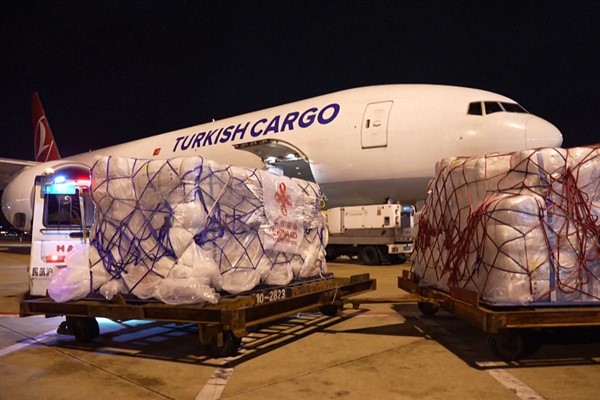 Çin'den Türkiye'ye gönderilen afet yardım malzemeleri İstanbul'a ulaştı