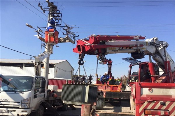 KCETAŞ, Kahramanmaraş’ta yıkılan enerji hatlarını onarıyor