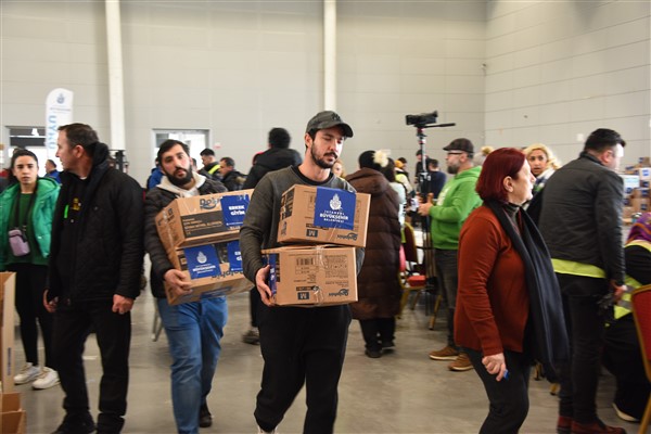 İBB'de yardım kampanyası hafta sonu da devam etti