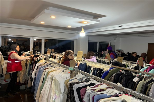 Türkiye Kızılay Derneği Afyonkarahisar Şubesi'nden deprem bölgesine yardımlar devam ediyor