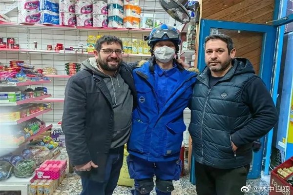 Çinli kurtarma ekiplerinden duygulandırıcı anlar