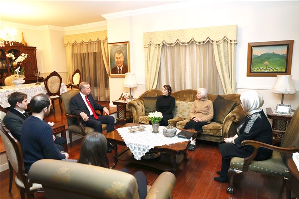 Cumhurbaşkanı Erdoğan'dan, Baykal'ın ailesine taziye ziyareti