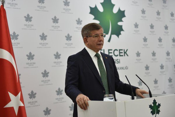 Davutoğlu: "Biz böyle acılı bir dönemde seçimi zihnimizden bile geçirmeyiz"